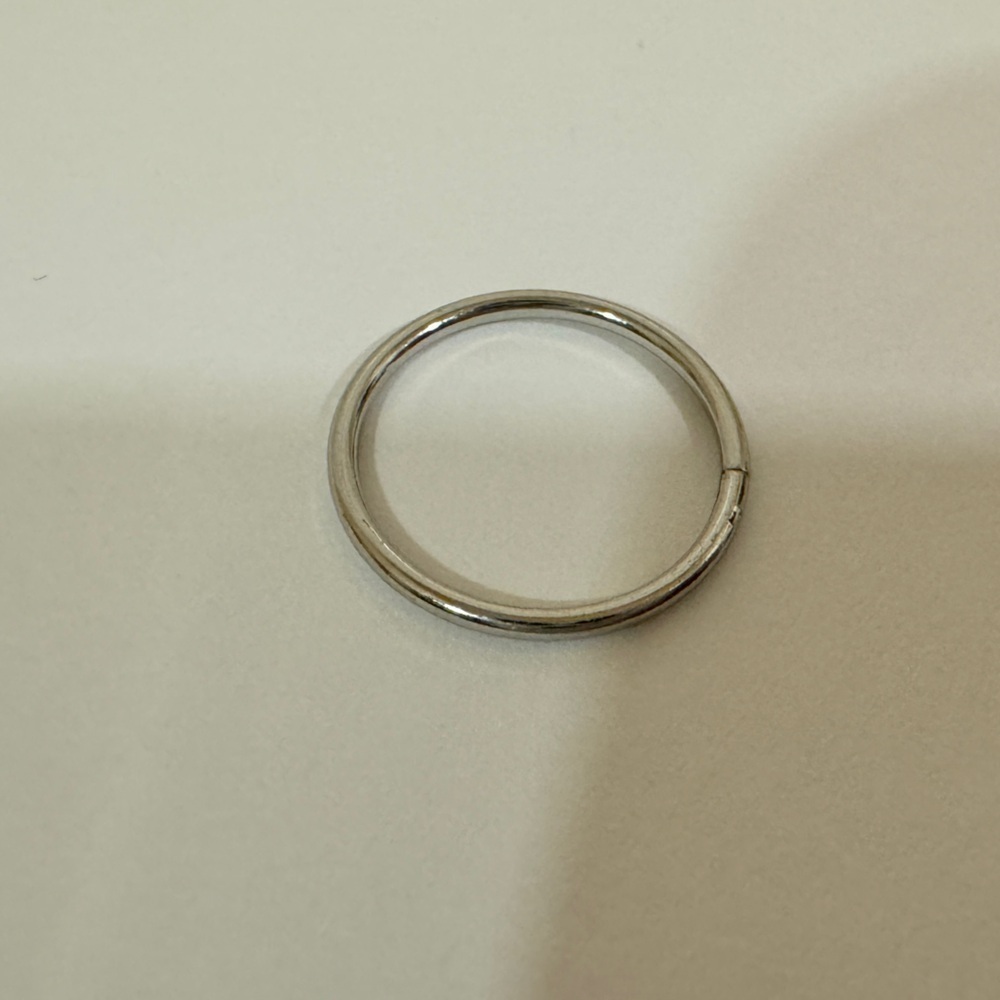 Silver toned ring​​​​​​​ - Picture 2 of 2
